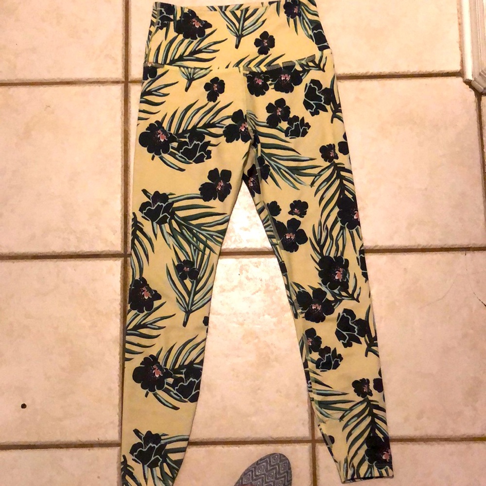 Beyond yoga leggings medium